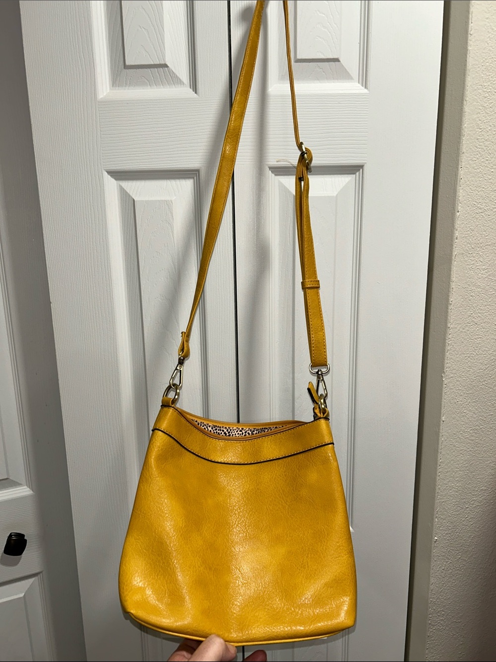 Compact Mustard Yellow Leather Crossbody Bag with Adjustable Strap